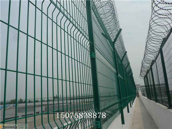 監(jiān)墻巡邏道專(zhuān)用隔離網(wǎng)